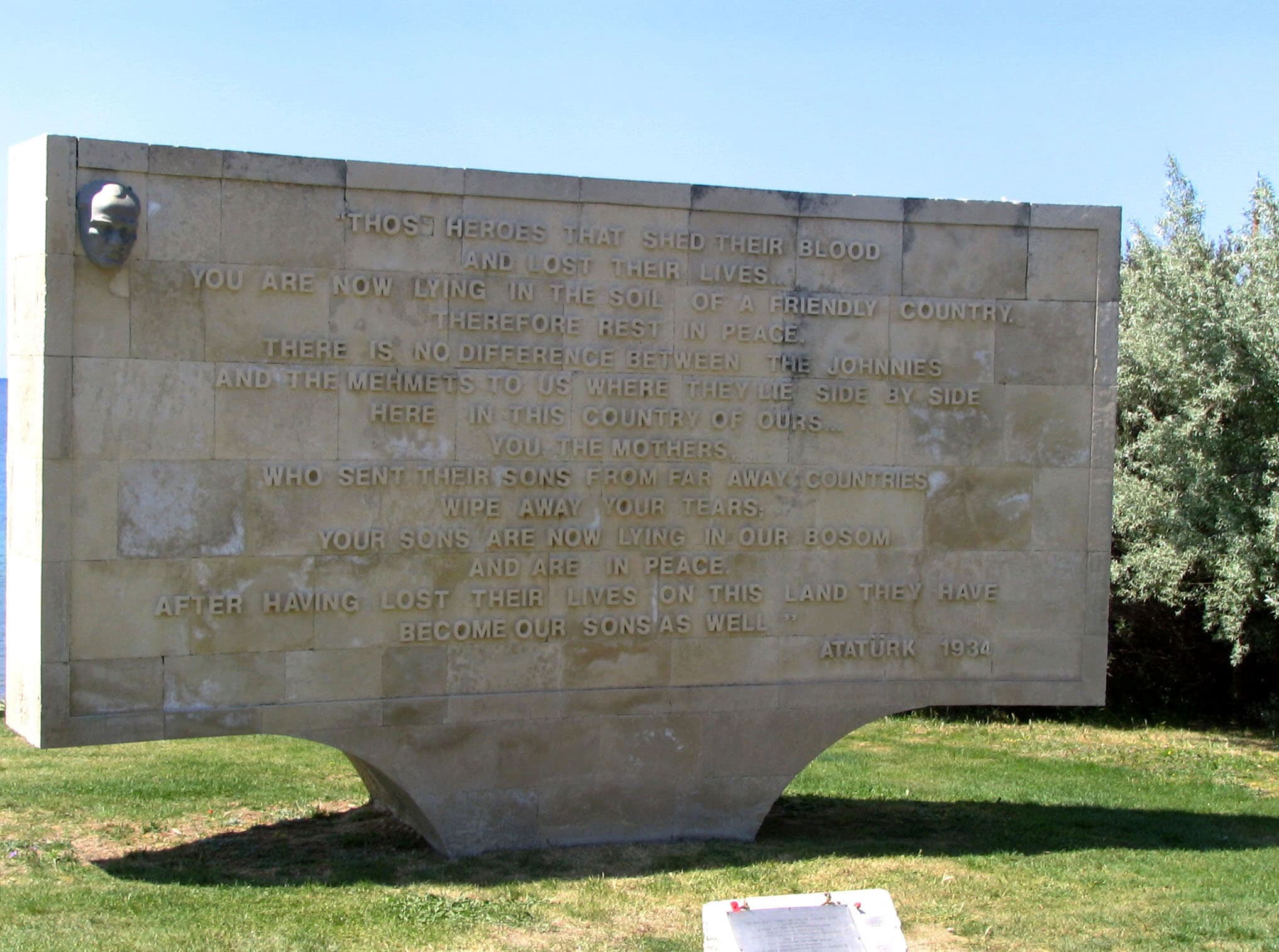 Stone memorial at Ari Burnu inscribed with Atatürk's tribute to Anzac soldiers