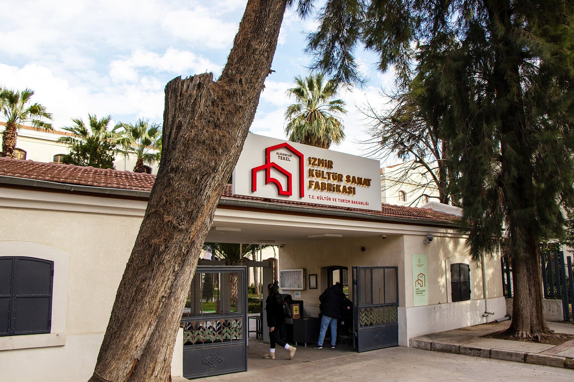 Entrance facade of the former Alsancak tobacco factory, now İKSF museum campus.