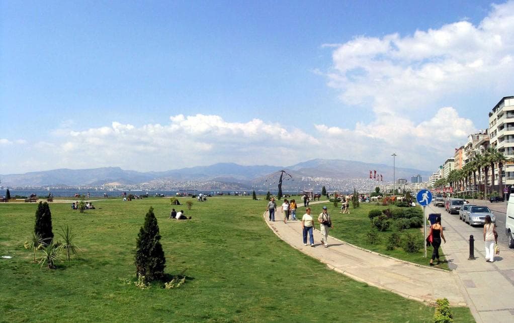 Kordon seaside promenade in İzmir, people walking along the gulf.