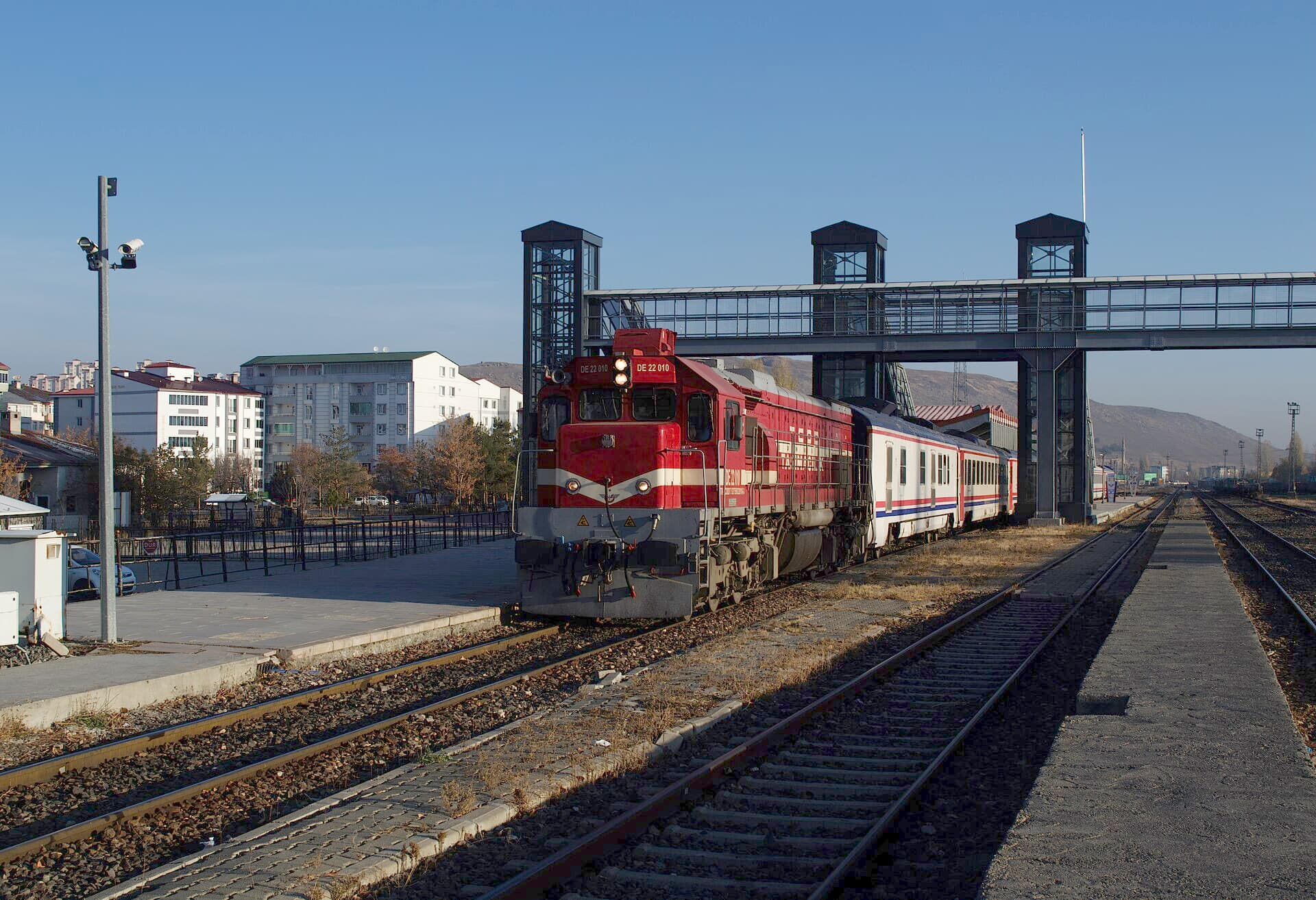The Doğu Ekspresi locomotive at Kars station just before departure.