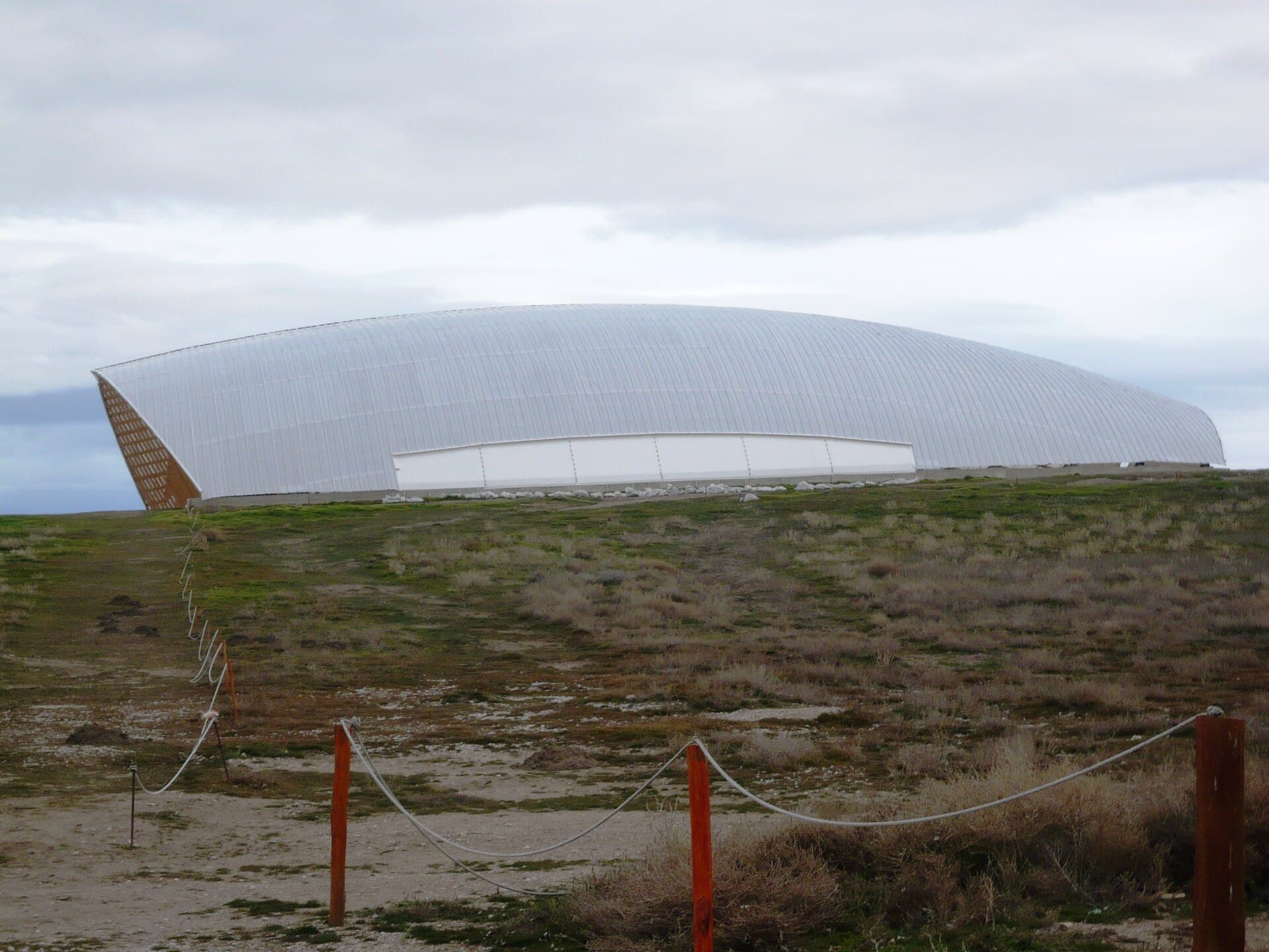 Protective sail-like roof shelter covering the Neolithic excavation area at Çatalhöyük.