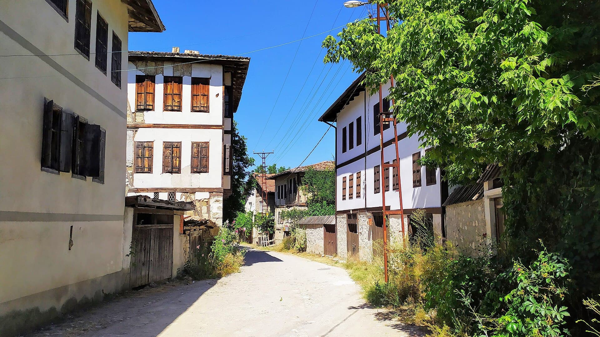 Wide sunlit view of the protected Yörük Köyü village near Safranbolu, Türkiye.
